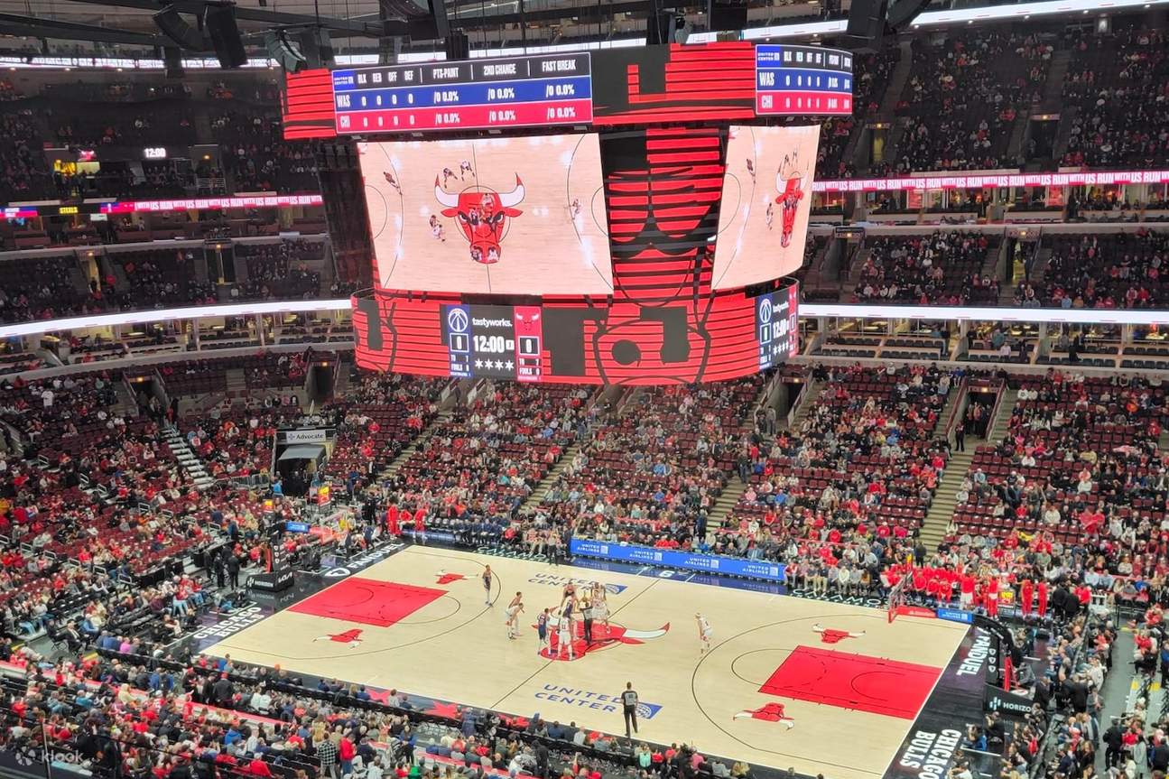 Pertandingan Bola Basket Chicago Bulls di United Center