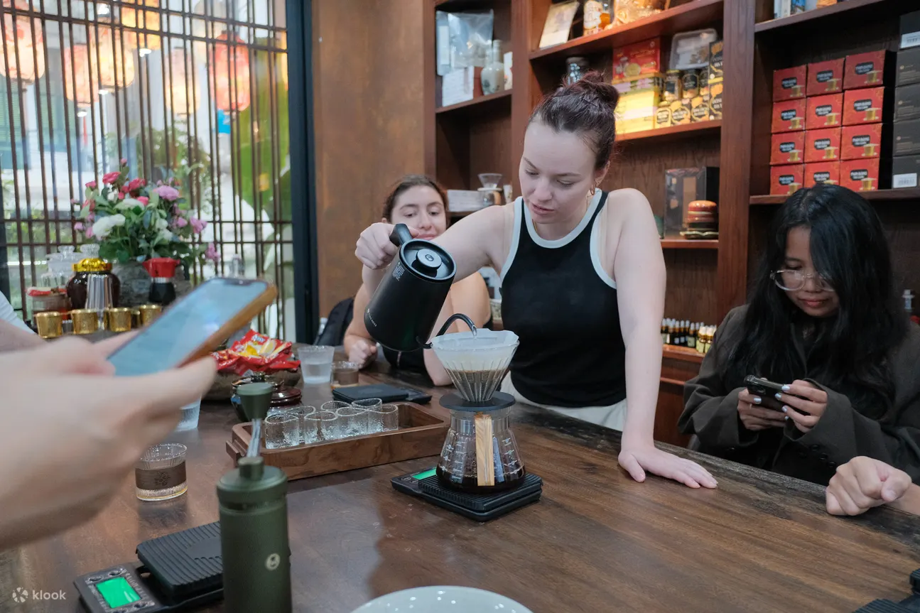 Brews & Bites：河内咖啡工坊提供传统餐点和葡萄酒