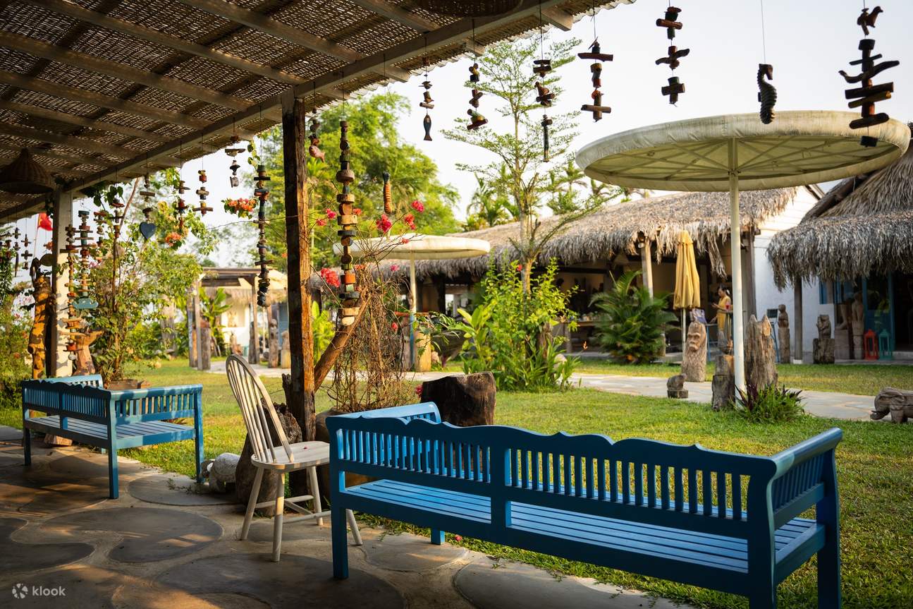 Bengkel Seni Ukiran Kayu di Cui Lu Village di Hoi An