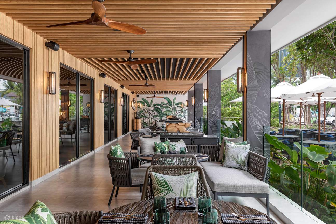 西爾斯公司 (Sears & Co.) 普吉島芭東海灘喜來登四點度假村