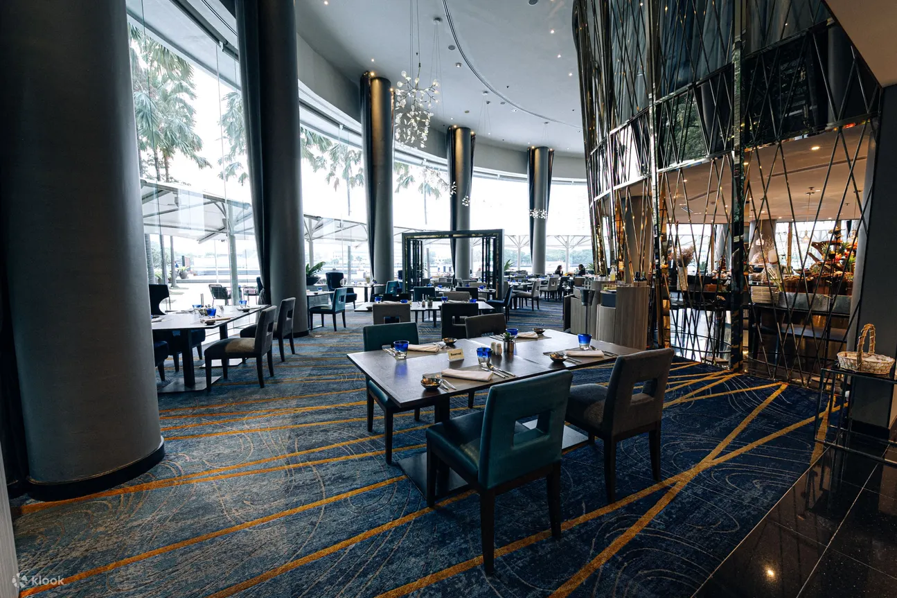 察殿曼谷河畔酒店的河流驳船