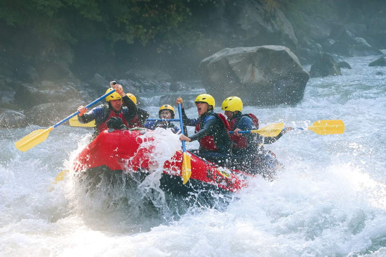 Aventura en los Alpes Suizos: Descenso en balsa por el río Lutschine desde Interlaken