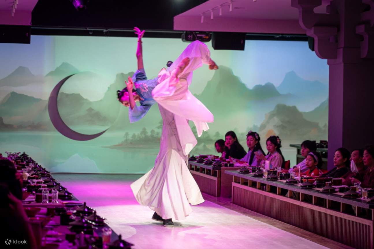 Von den Bankettregeln über die Präsentation der Speisen, die Etikette und Interaktion während des Banketts bis hin zur eleganten Musik, die in den Ohren nachhallt, wird jeder Aspekt des exquisiten und eleganten kulturellen Charmes des alten Palastes volls