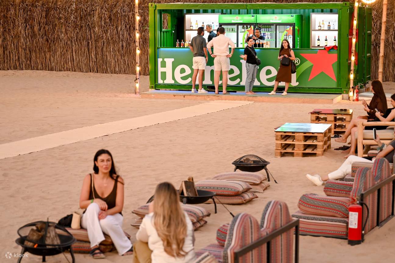 Pengalaman Makan Malam di Gurun di Fort Lisaili