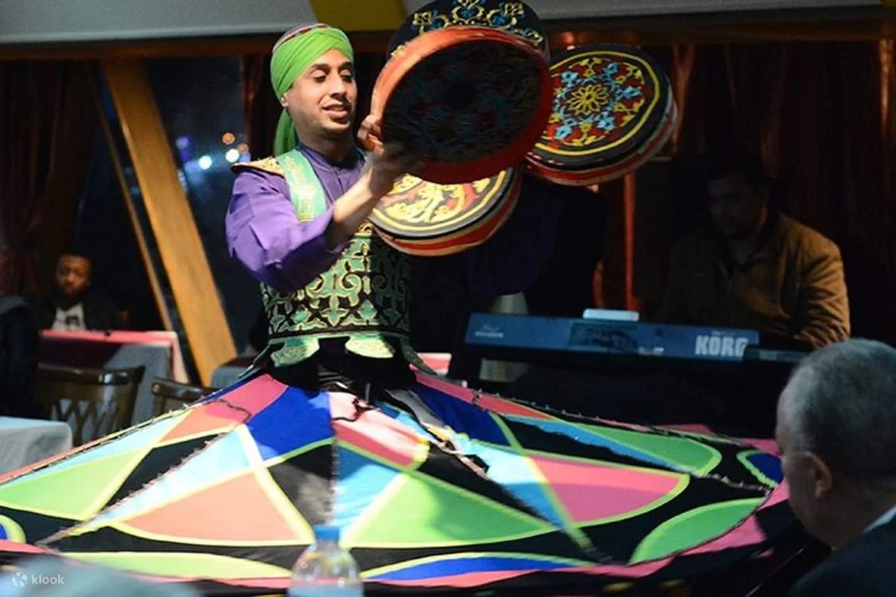 Crucero con cena en el Nilo en El Cairo con recogida