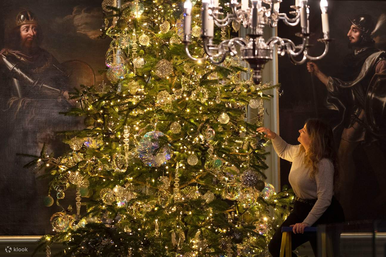 グレート・ギャラリーでクリスマスを体験！クリスマスの装飾とロイヤルな魅力をお楽しみください。