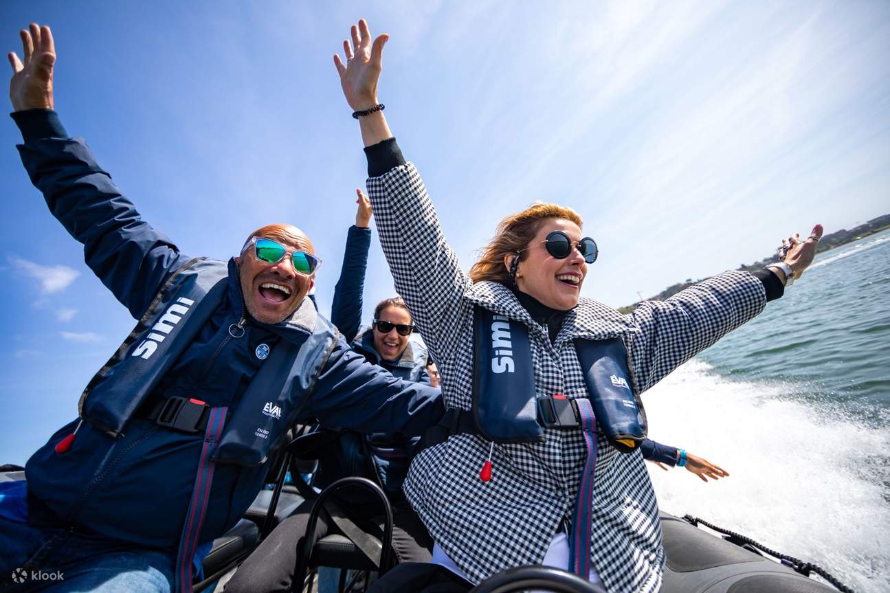 Hãy giữ chặt khi bạn lướt qua những khúc quanh của dòng sông, tạo nên những kỷ niệm khó quên