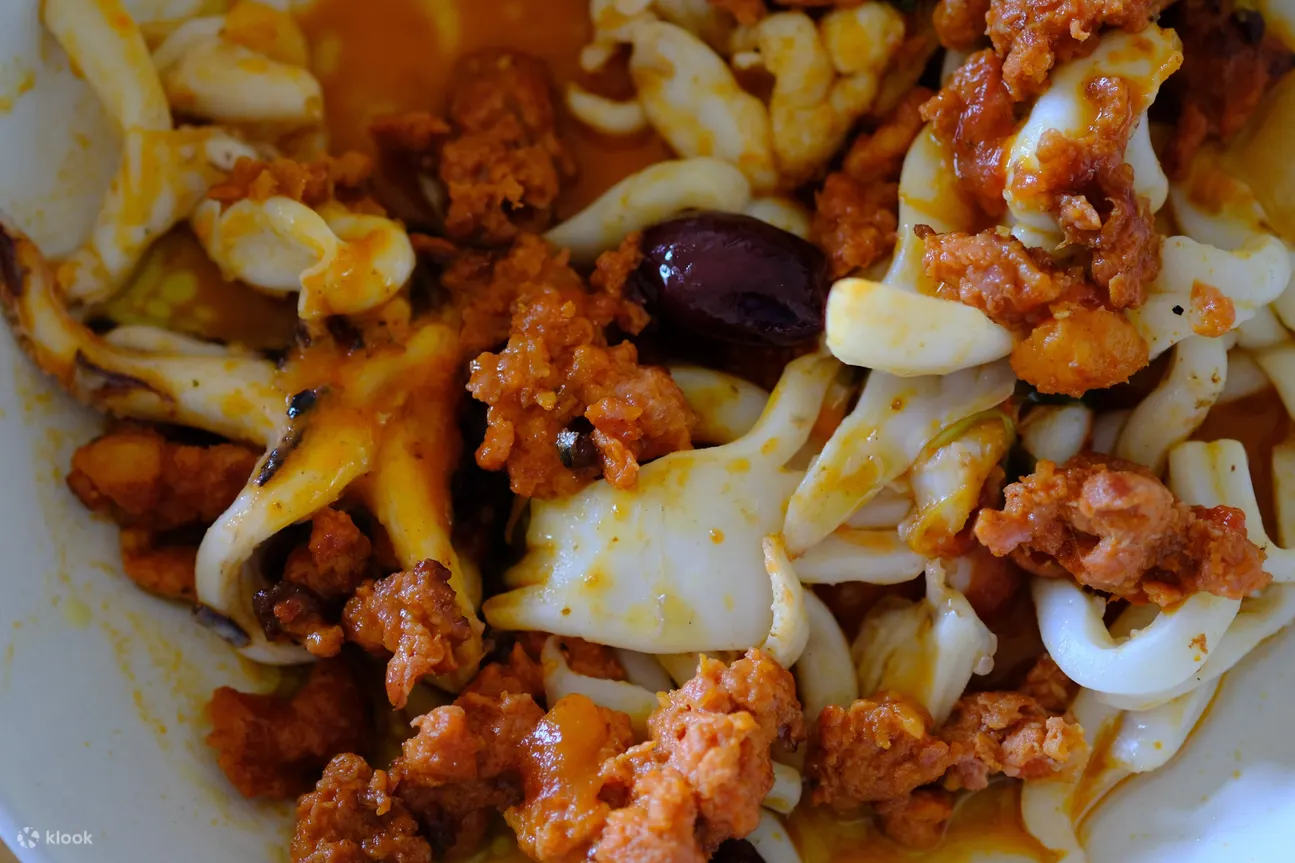 Calmares y Chorizo con Romesco