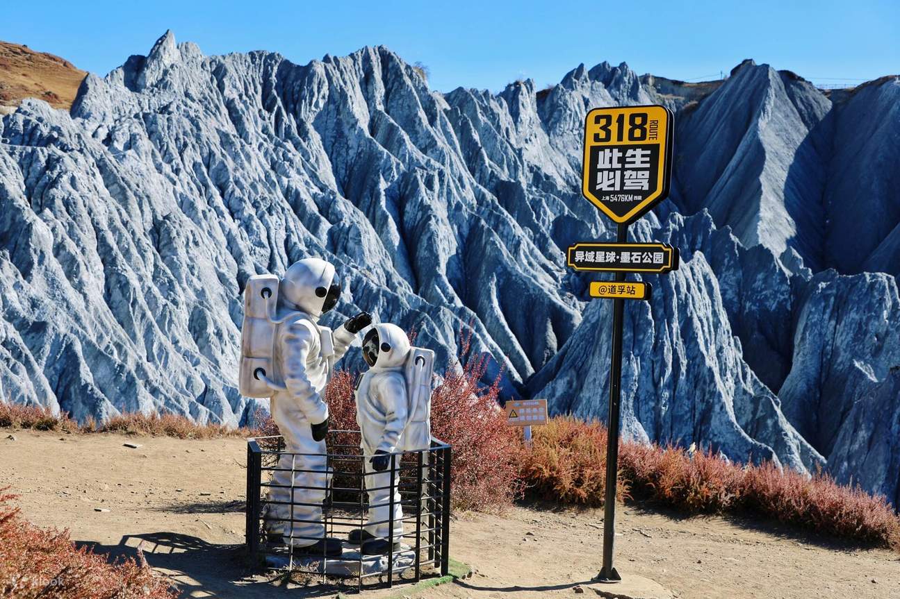 6-Day Classic Sichuan West Loop Tour (Mount Siguniang Shuangqiao Valley +  Yading, Daocheng + Moxi Stone Park + Hailuogou Glacier Park + Kangding  Mugecuo + Tibetan Song and Dance Dinner Party +