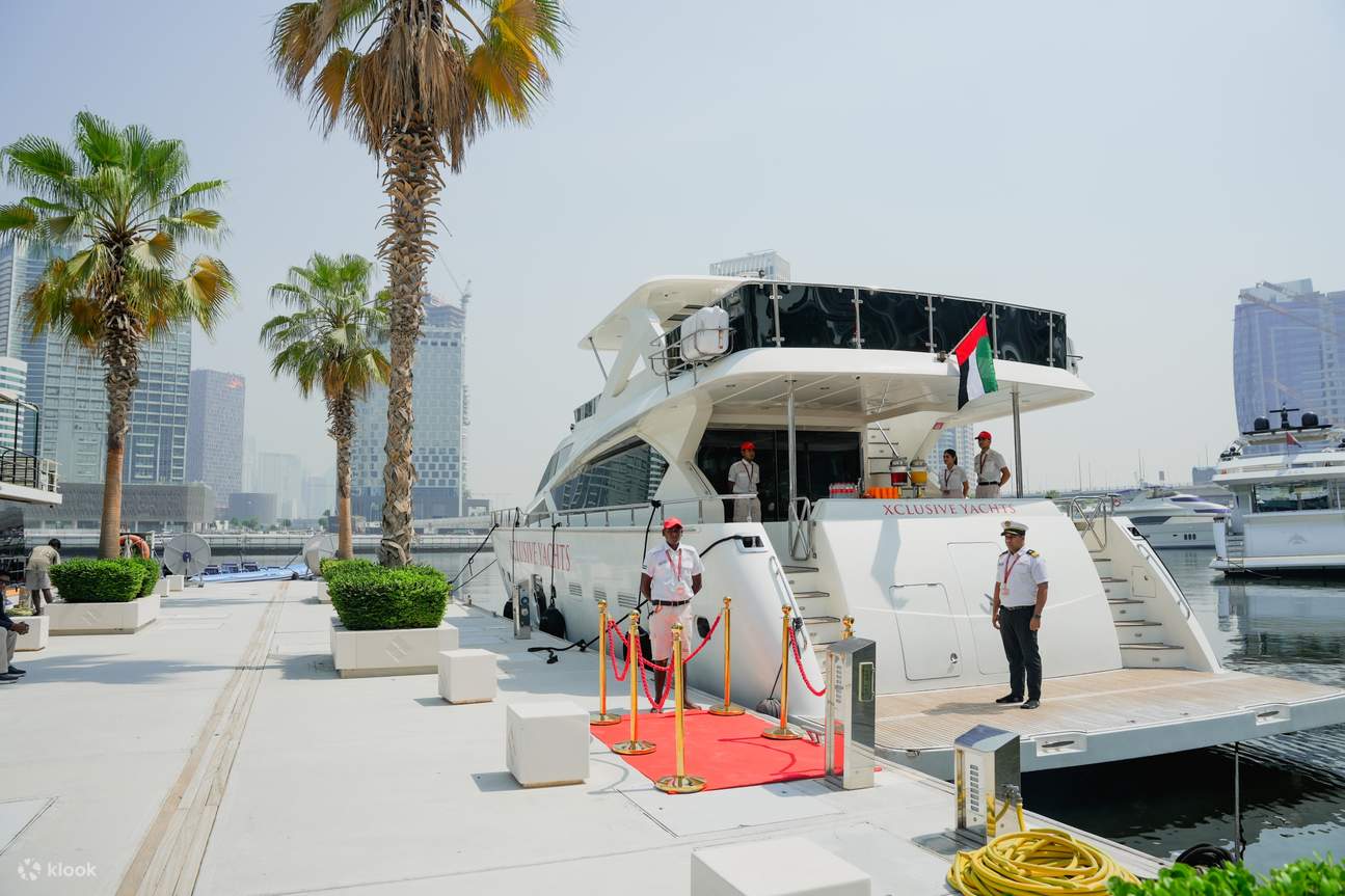 Tour en yate por el Canal de Dubái con bebidas - Vistas al Burj Khalifa