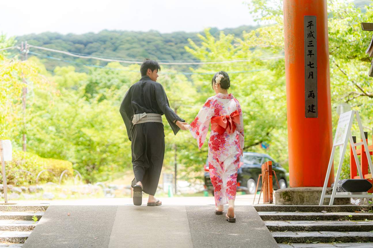 和服租借，款式豐富，包括蕾絲和服、大正浪漫風格和服、振袖等，任您挑選！附髮型設計 & 髮飾無限使用（由東京/淺草愛和服1號店提供）