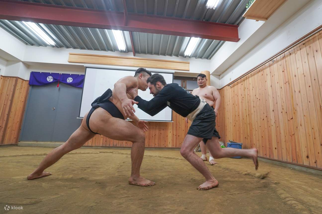 Auténtica experiencia de sumo en Tokio: Entre en el santuario