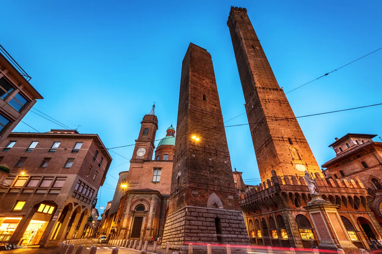 Memorable moments at Bologna's top landmarks on a guided walking tour