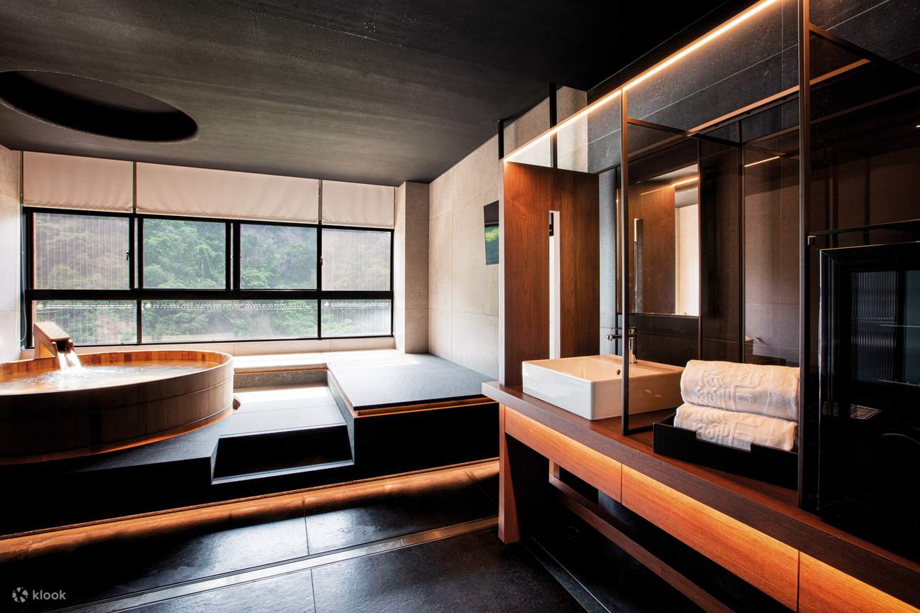 Баня 90 минут: Живописная комната – Кипарисовая деревянная купель