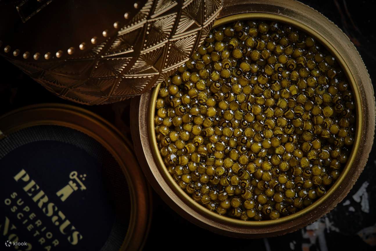 Cocktail Bar trên tầng 35 tại Penthouse Bar + Grill, Park Hyatt Bangkok