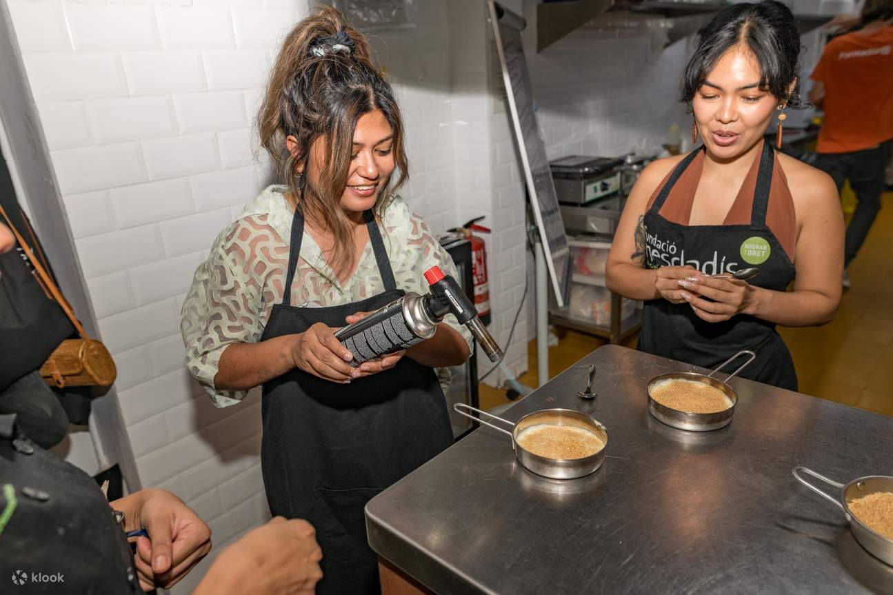 Cours de cuisine espagnole avec une entreprise sociale à Barcelone