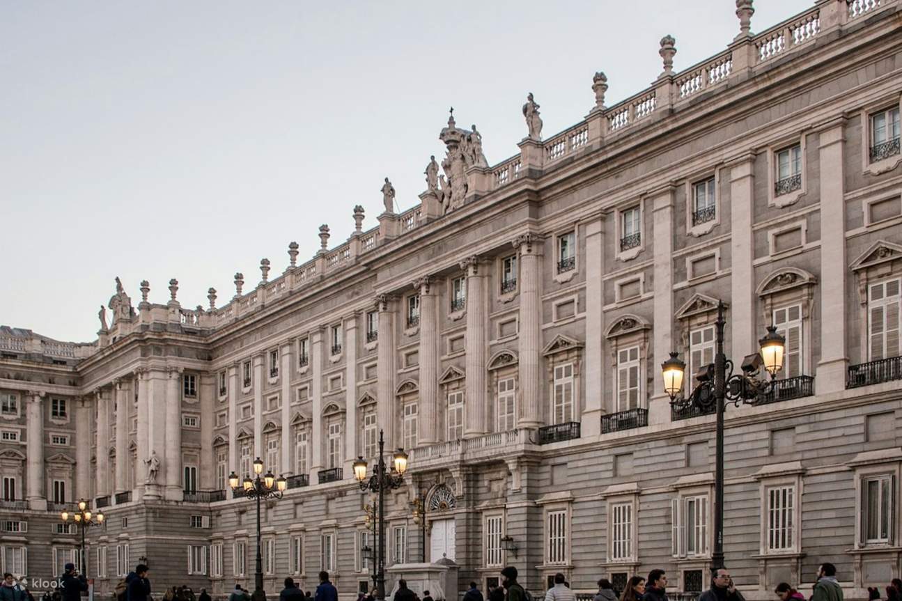 いつもと違う視点からマドリード王宮を見学