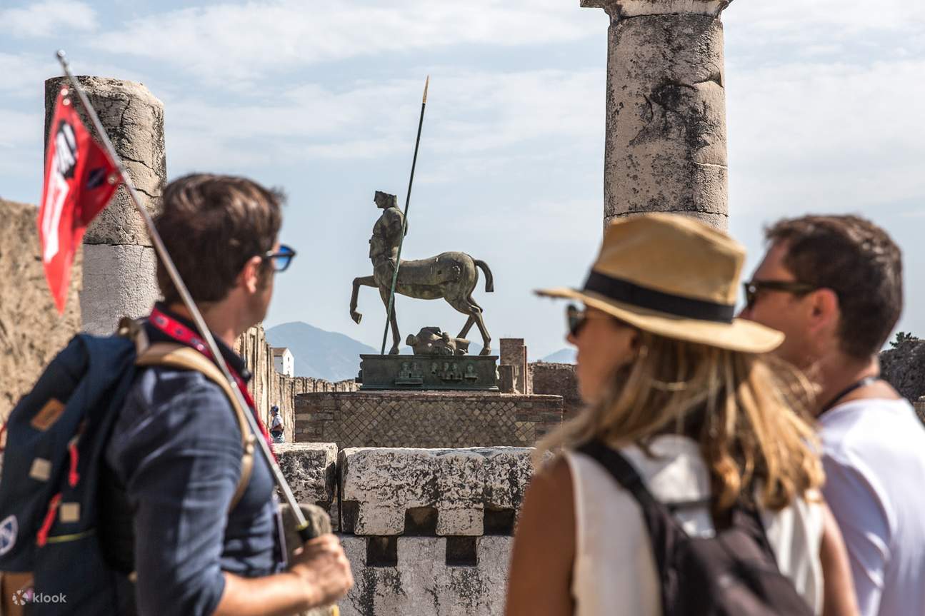 how to go to pompeii from naples