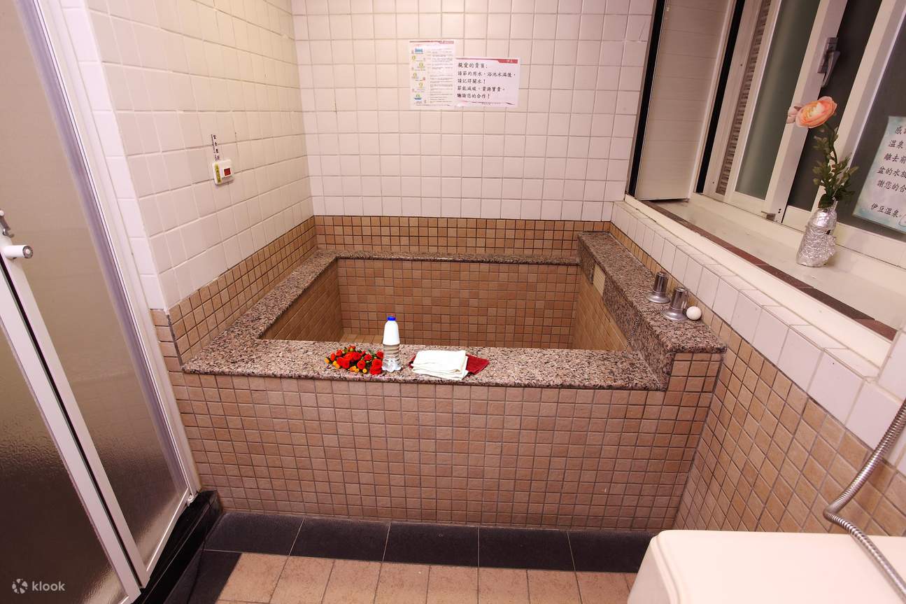 Neu-Taipeh: Wulai Izu Hot Spring Resort Doppelzimmer mit Thermalbad und Vierbettzimmer mit Thermalbad