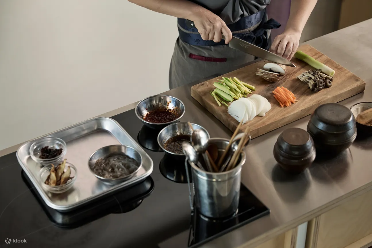 厨师将示范如何烹调美味的韩国料理！