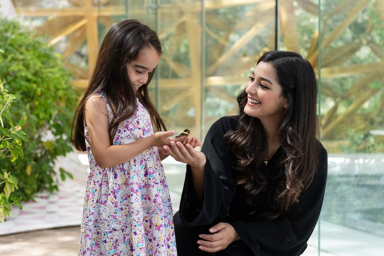 Gia đình tại Công viên Bướm Đảo Al Noor