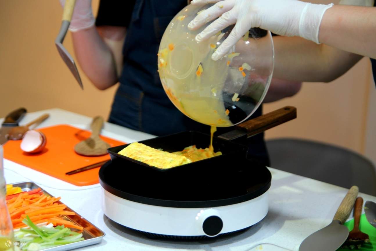 Faire du gimbap fait à la main et des omelettes coréennes roulées (cuisine + séance photo)