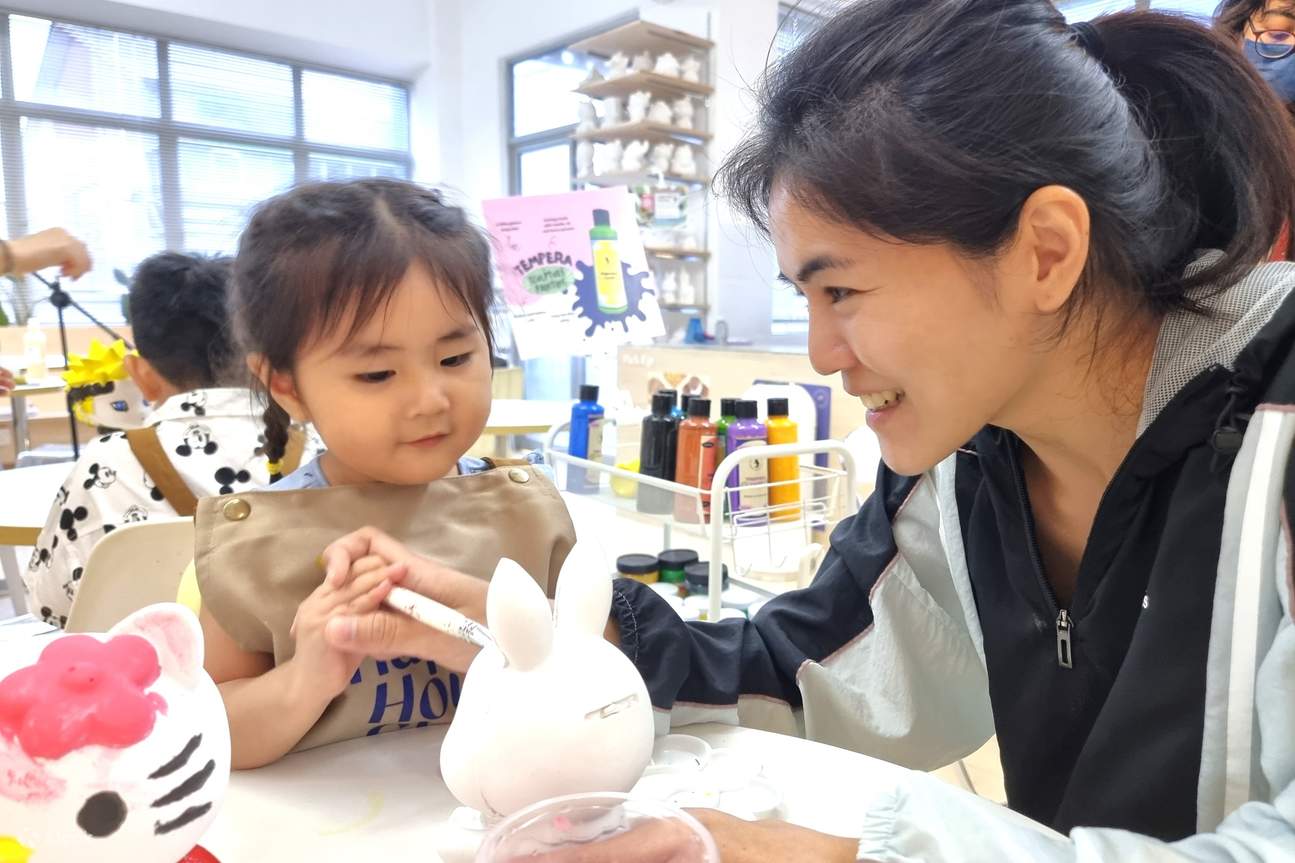 Atelier de peinture sur sculpture par Happy Hour Club Cafe & Workshop