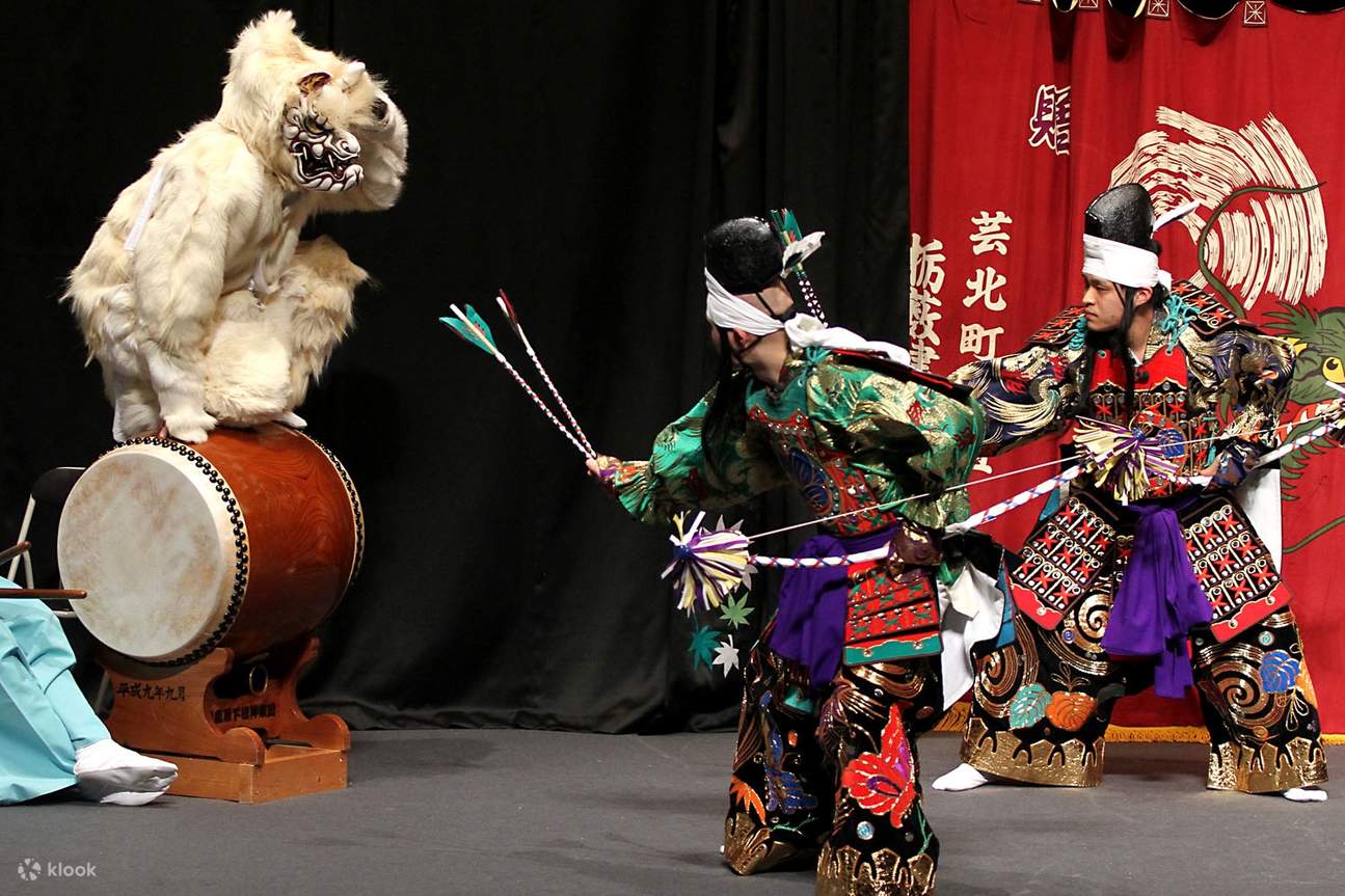 Regelmäßige Hiroshima Kagura Aufführungen