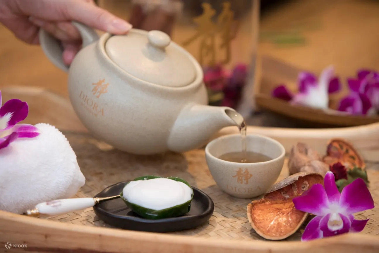 回家前品嚐熱茶和小吃，以完美方式結束你的水療之旅