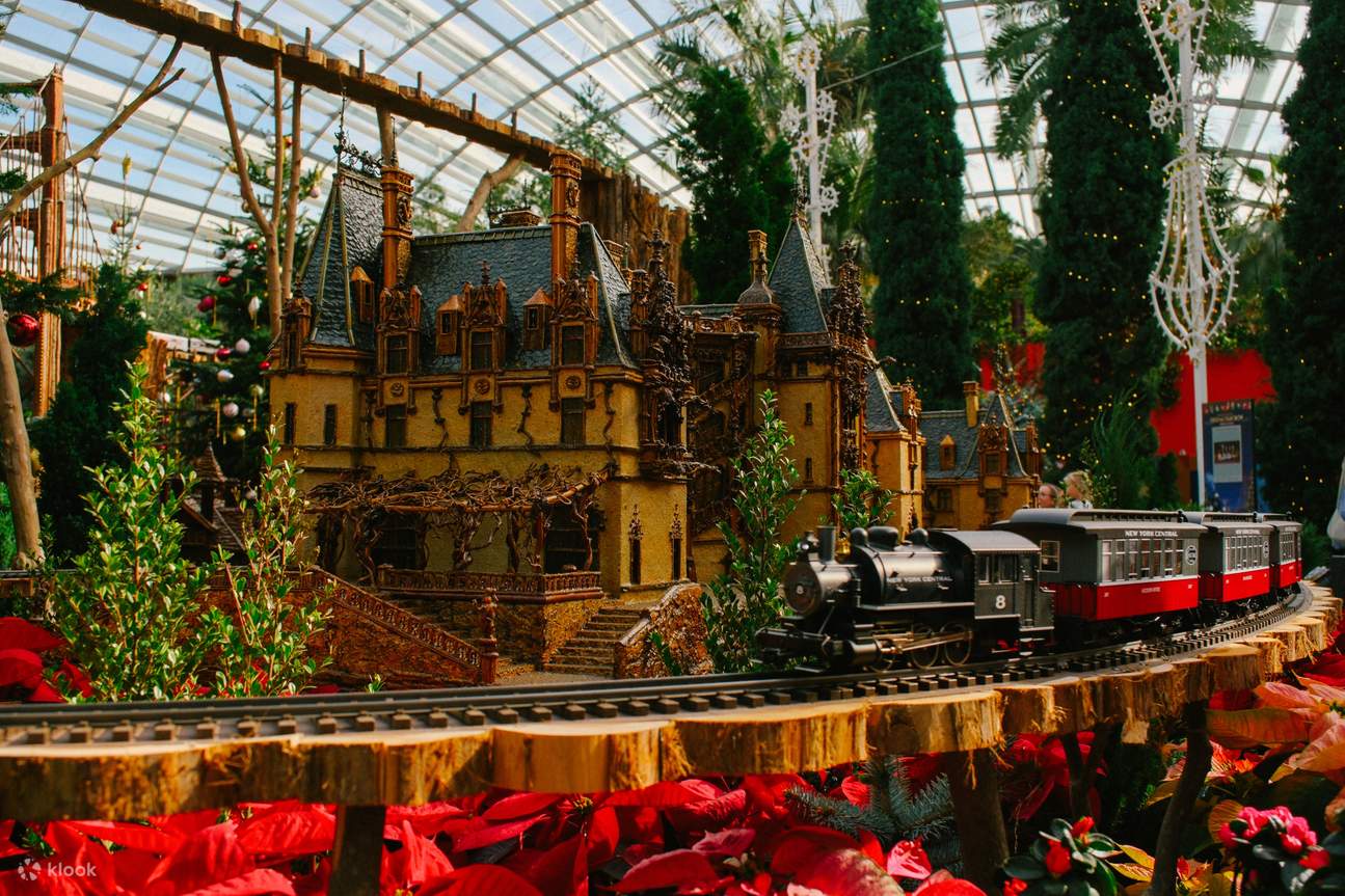 Christmas Train Show: Tận hưởng sự kết hợp hoàn hảo giữa chuyến tàu hỏa và hệ thực vật đa dạng