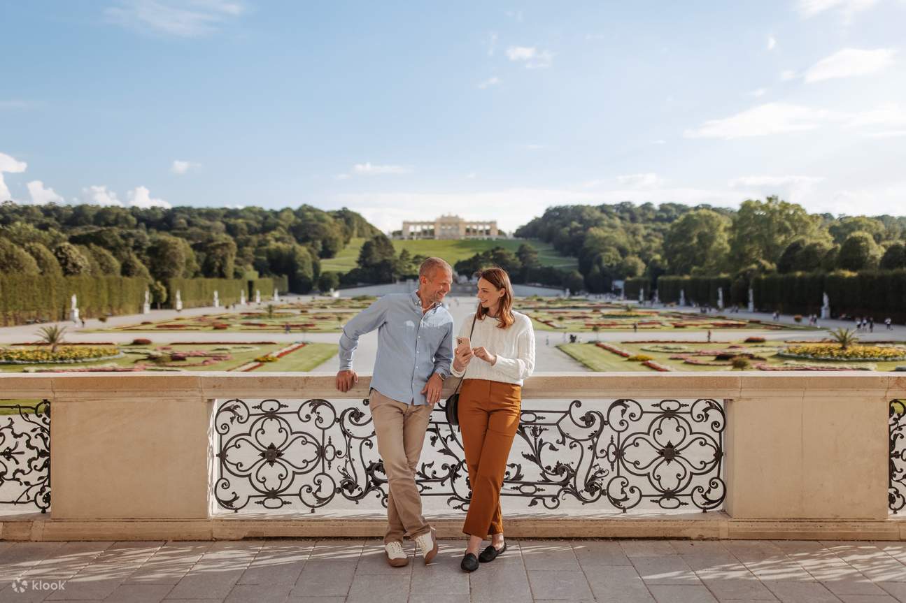 บัตร Vienna City Card ให้สิทธิ์คุณในการเดินทางฟรีด้วยระบบขนส่งสาธารณะภายใต้การดูแลของ Wiener Linien ลิขสิทธิ์ภาพ: ©WienTourismus