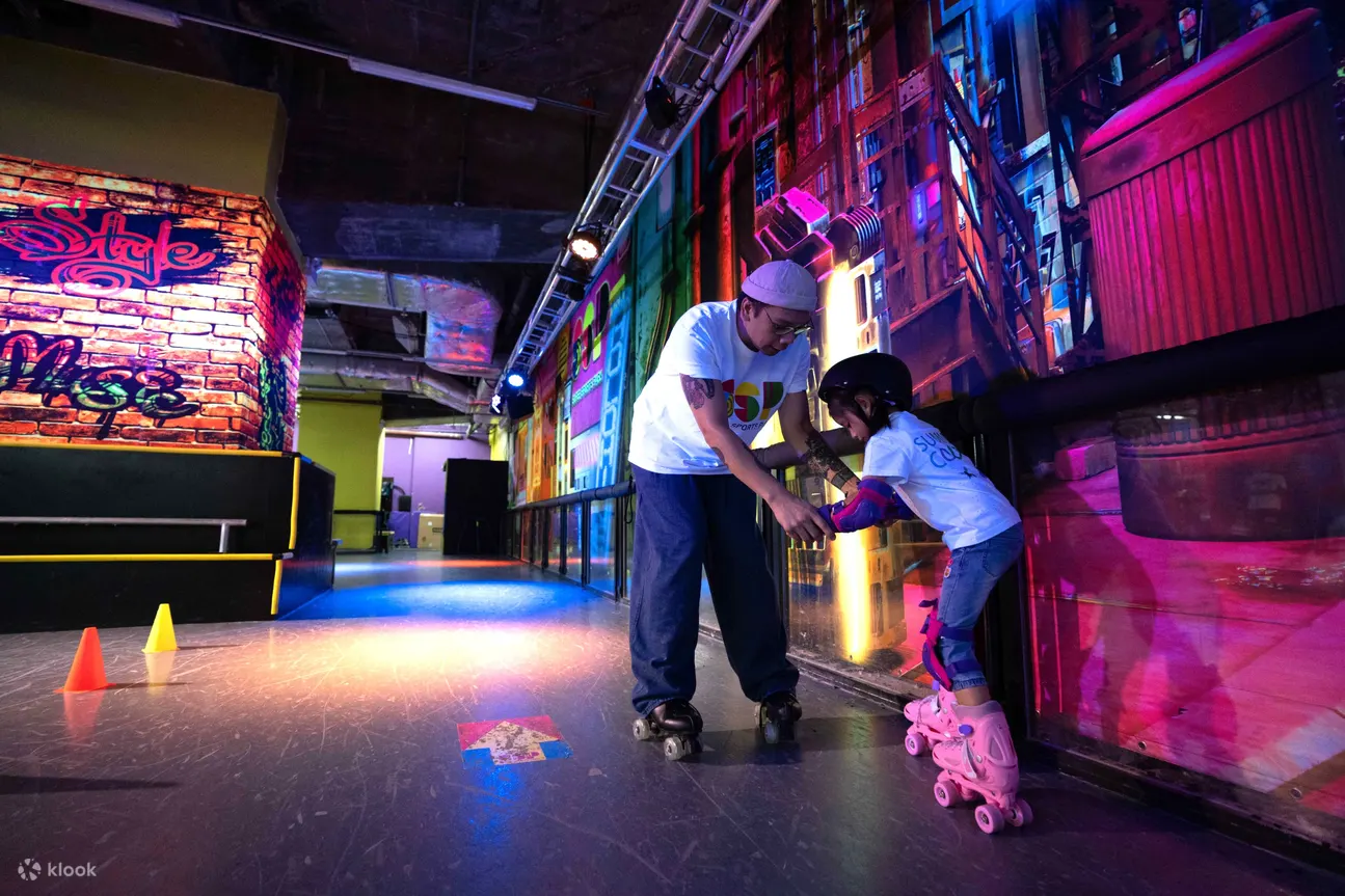Roller Skating Park: Enjoy high-speed gliding on the ground, testing your balance and focus