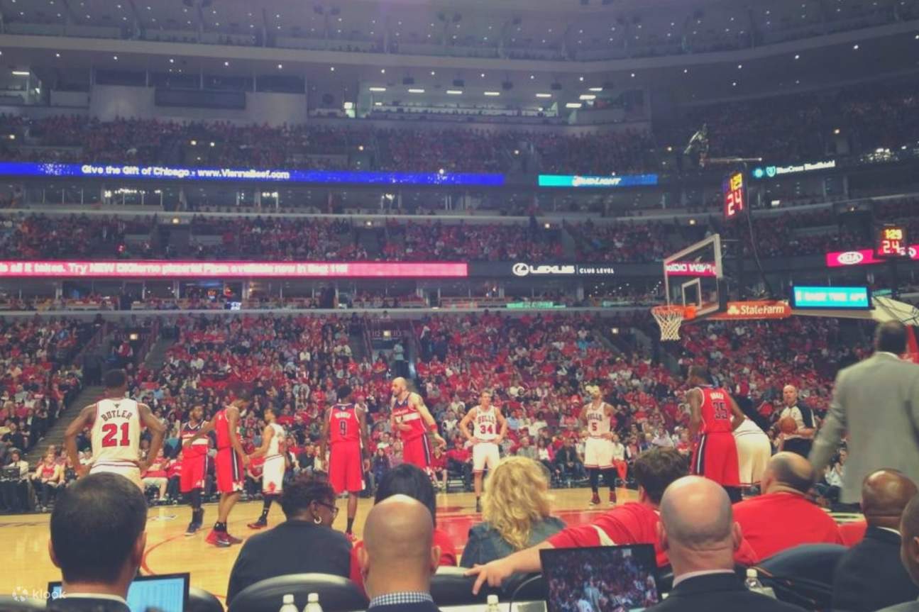 Trận bóng rổ Chicago Bulls tại United Center