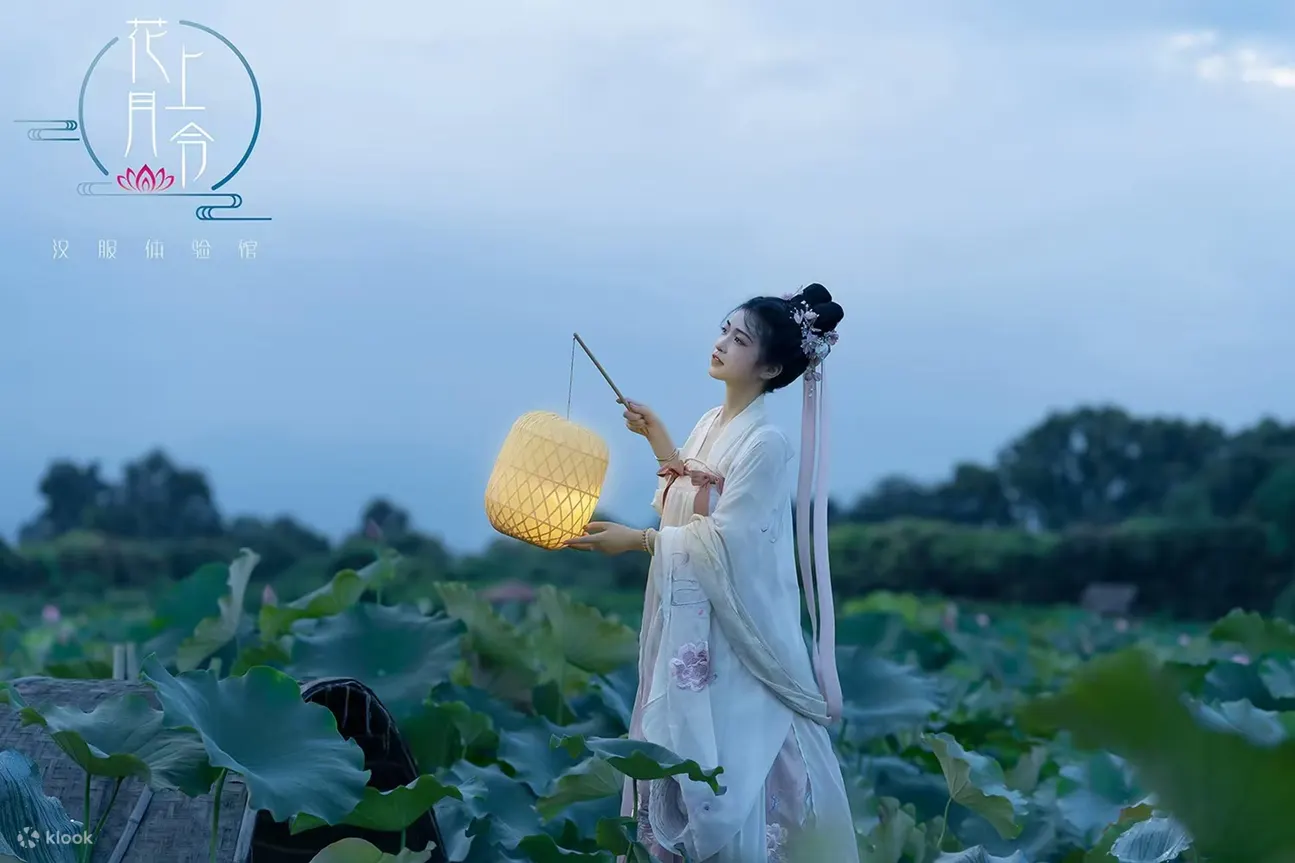 成都花上月令汉服体验