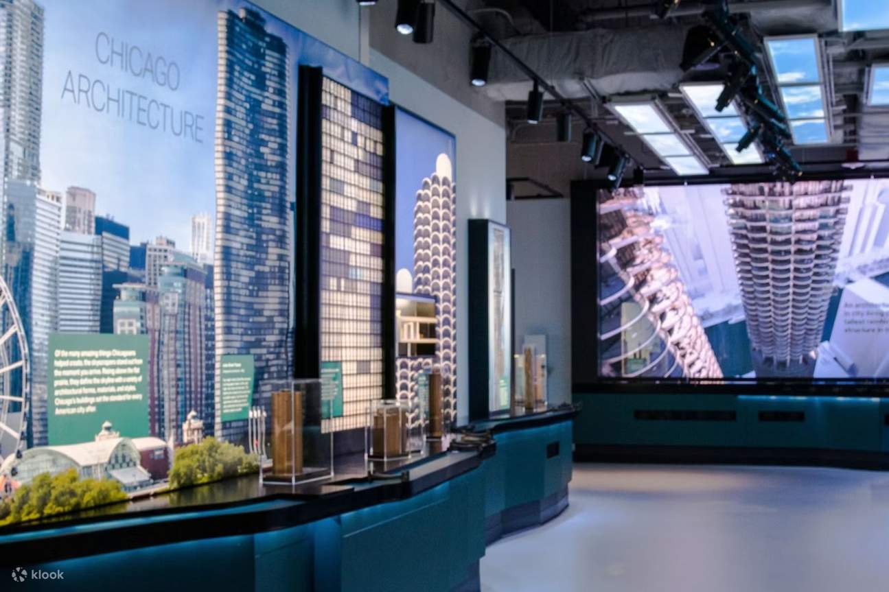 Khám phá các khu trưng bày tương tác giới thiệu lịch sử phong phú của Chicago, từ các tòa nhà mang tính biểu tượng đến những truyền thuyết địa phương kỳ lạ