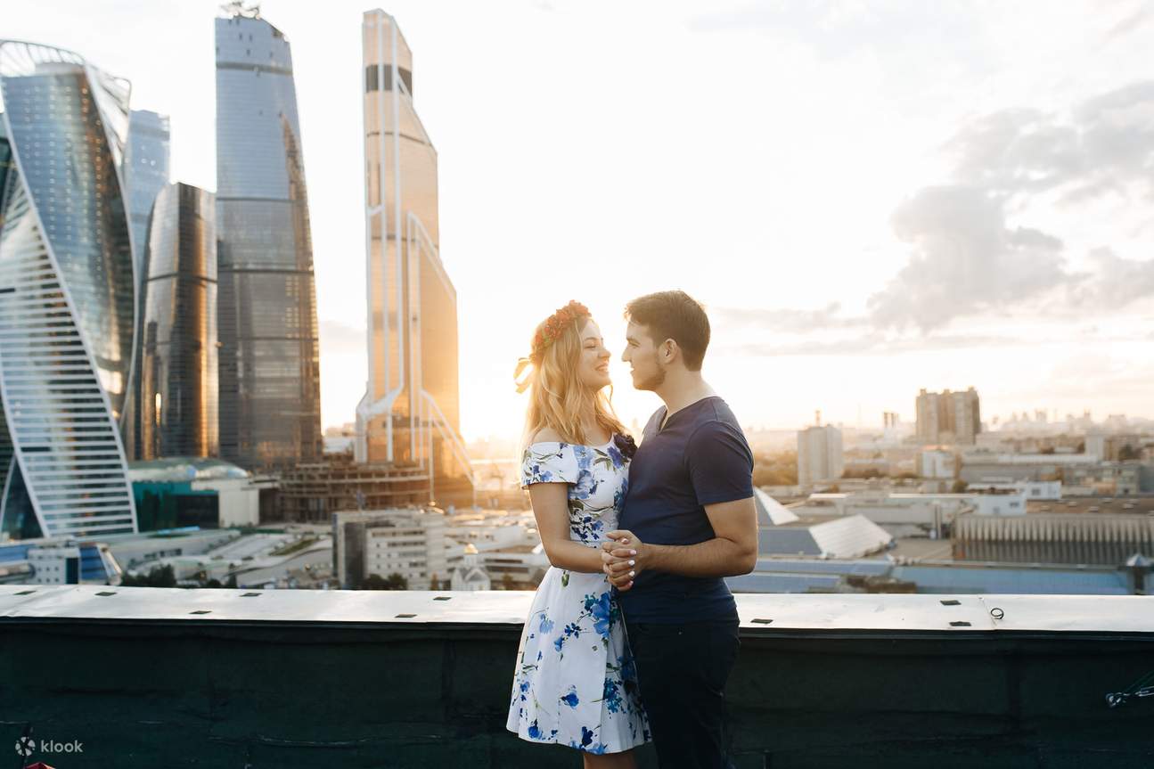 couple on moscow rooftop experience