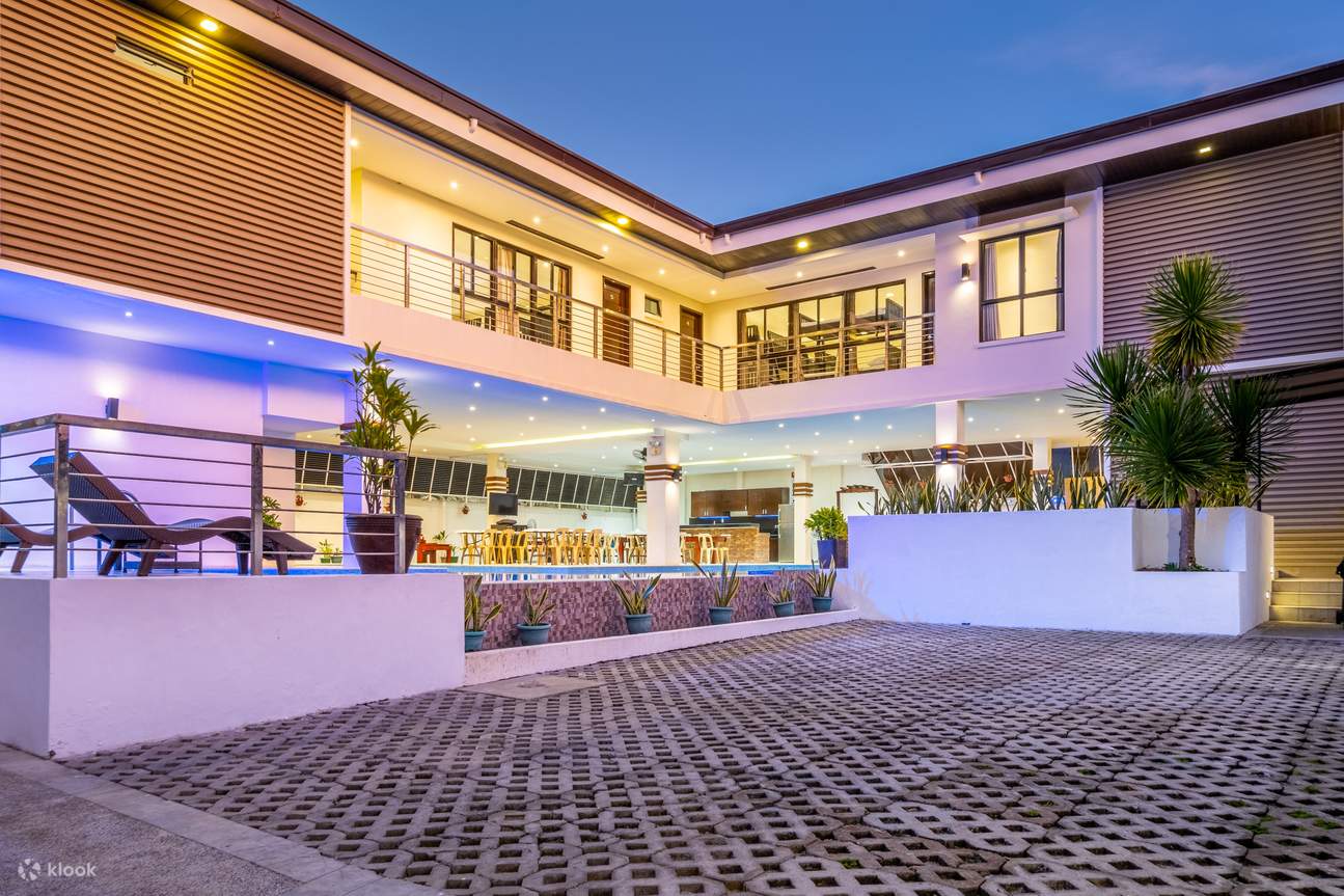 Patio trasero con suelo de hormigón