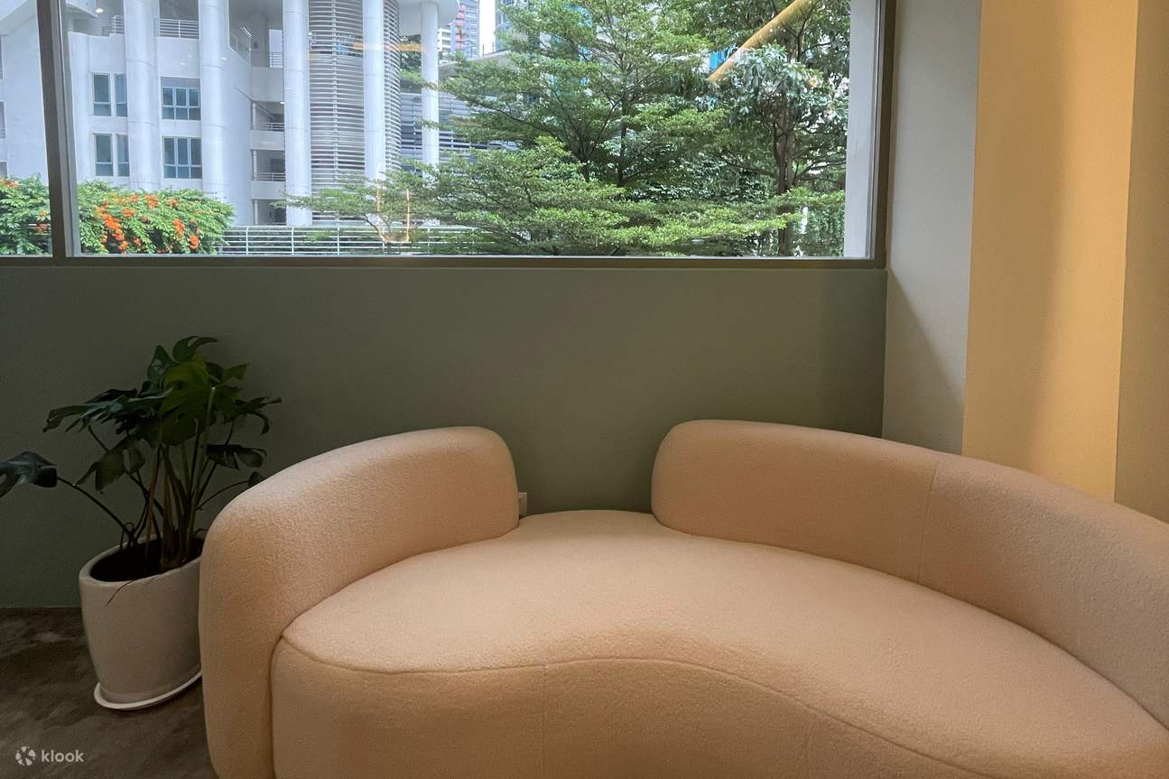 쿠알라룸푸르 포즈 헤드 스파에서 편안한 헤드 스파를 경험해보세요.