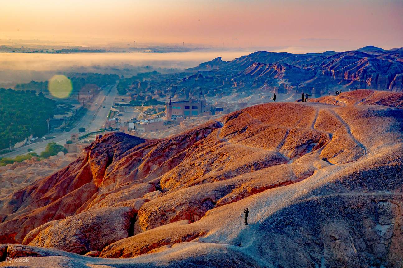 Kunjungi Caves of AlQarah Mountain