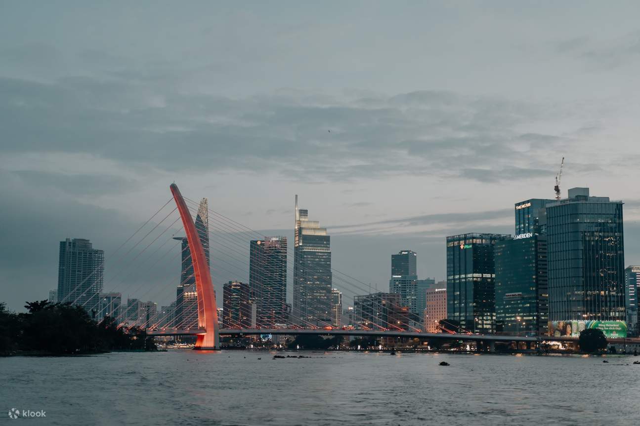 ROS Cena de Lujo en Yate y Turismo en el Río Saigón