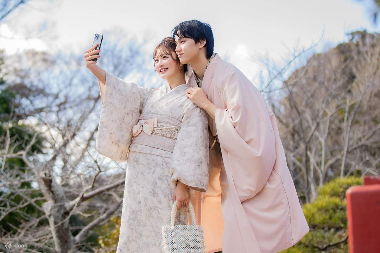 「Couple Pair」Dress up and enjoy a fun day out with your friends, family, or significant other!