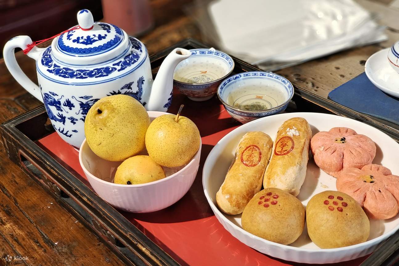 Trajes de la dinastía Qing y té de la tarde antiguo, fotografía exclusiva de escenas interiores y experiencia de caligrafía - Eatwith