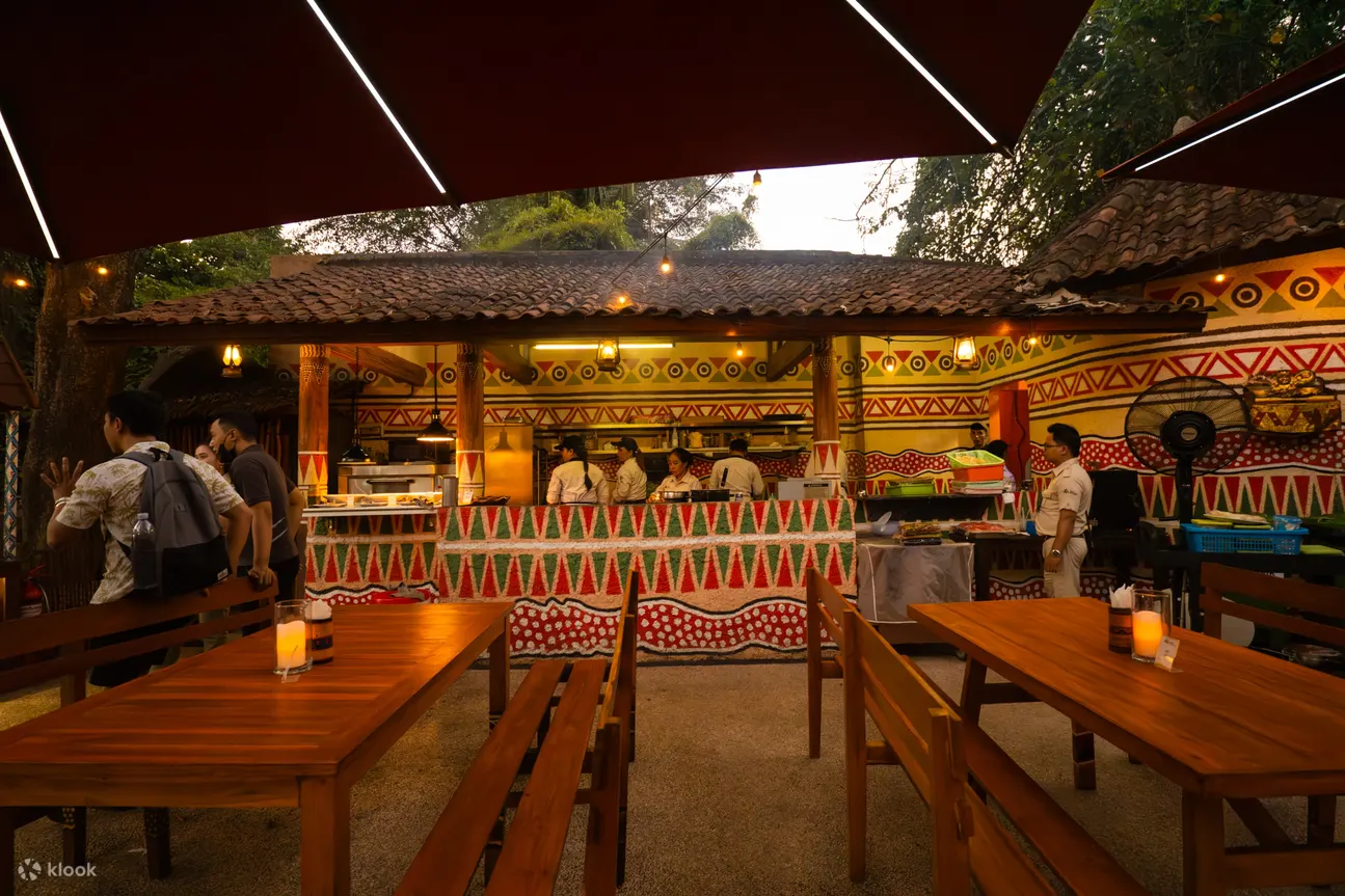 bali safari restaurant and staff