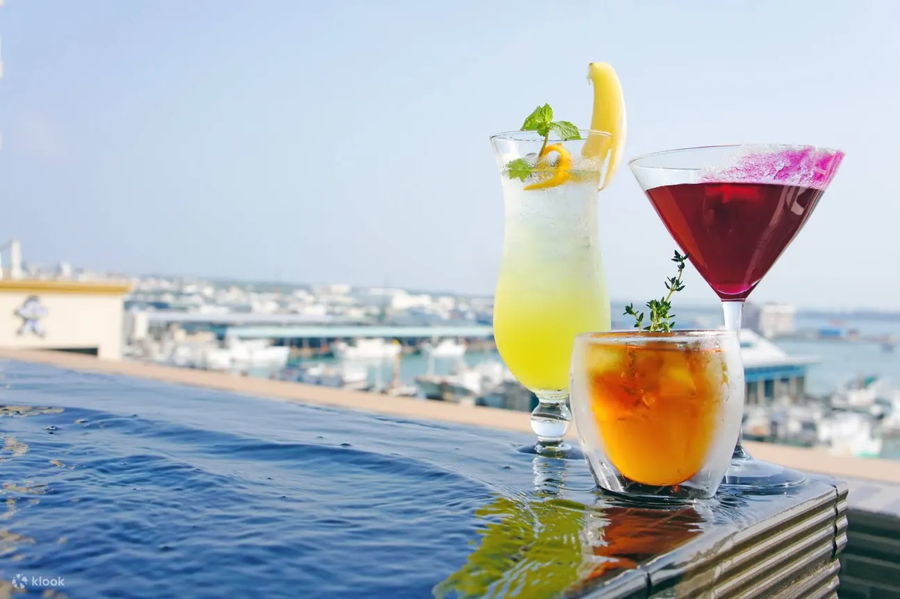 drinks by the pool at Swave Bar of Four Points by Sheraton in Penghu