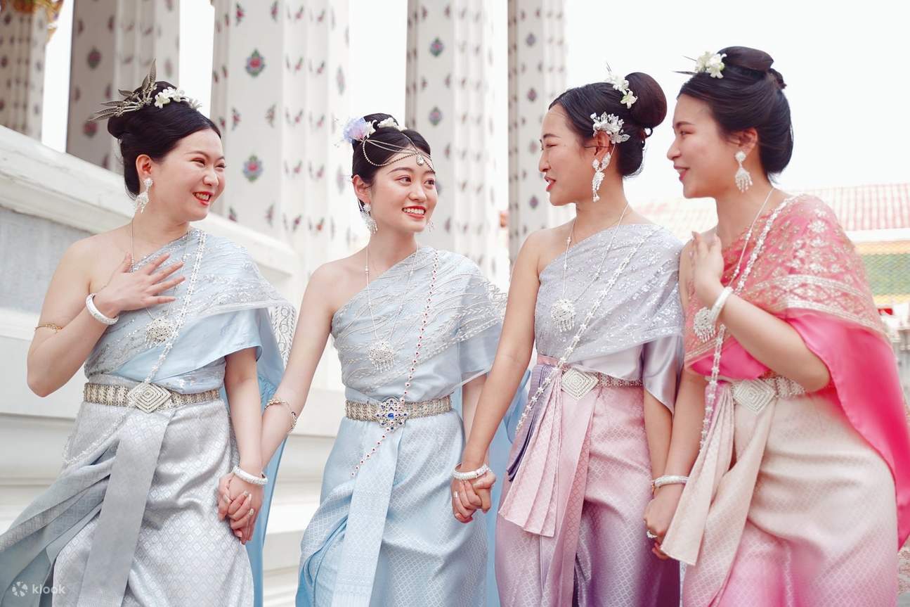 Absolute Thai: Noleggio di Costumi Thai a Bangkok