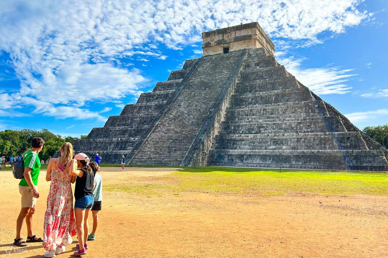 Chaque pierre à Chichen Itza murmure une riche histoire, site classé au patrimoine mondial de l'UNESCO.