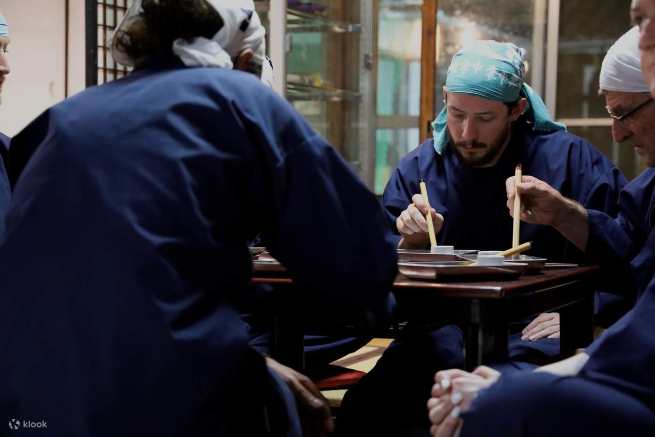 Ninja-Waffenbaukurs in einem historischen Herrenhaus