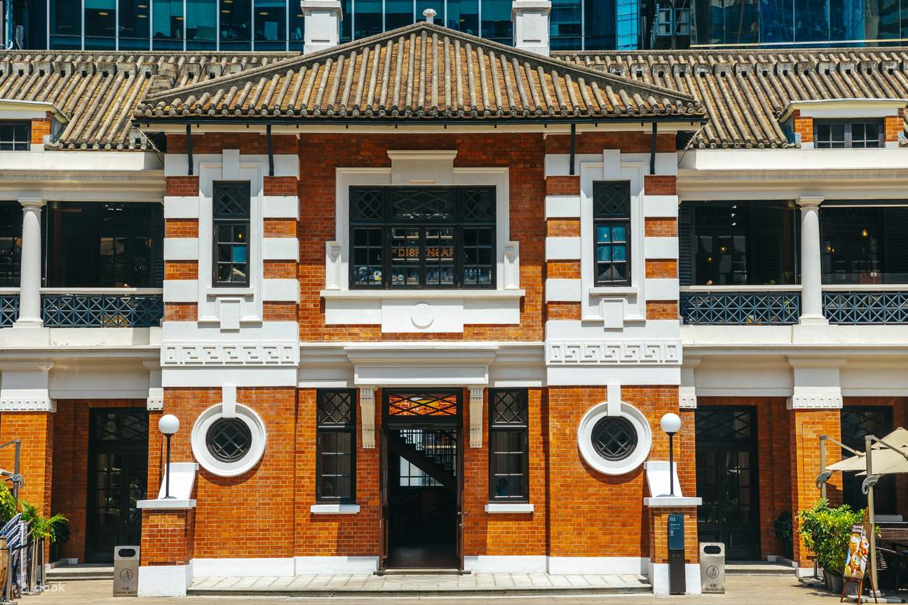 【Central】Central es el centro comercial y financiero de Hong Kong. Conserva muchos edificios históricos, como el Mercado Central y el Edificio del Consejo Legislativo. Estos edificios han sido testigos de los cambios históricos de Hong Kong.