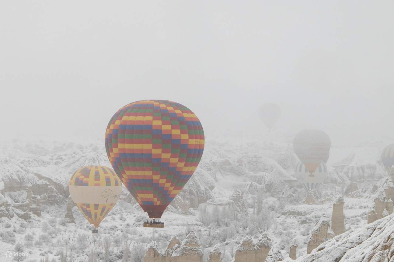 sunrise hot air balloon in cappadocia