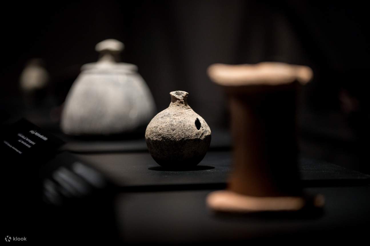 artifak di dalam muzium di Dubai